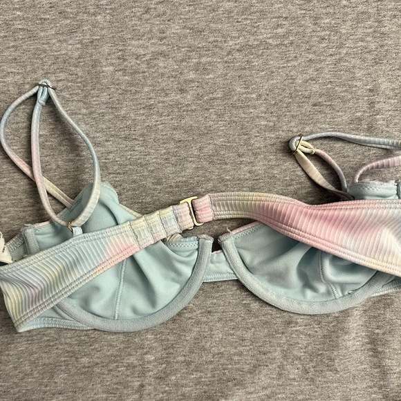 Hollister Pastel tie-dye bikini top size small in Pink - Picture 2 of 5